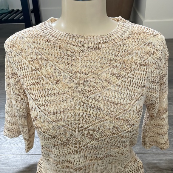 Knit over the head top with short scalloped sleeves - Picture 2 of 8